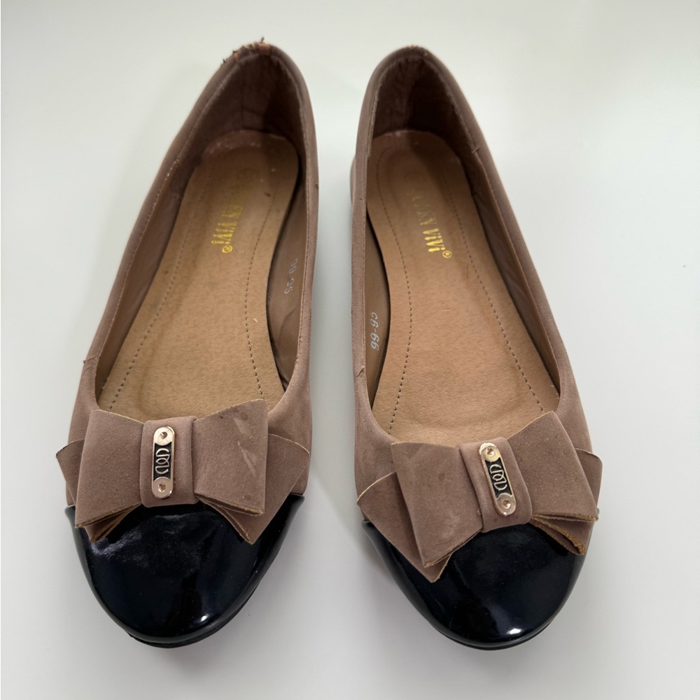 Cute brown and black flats with bow